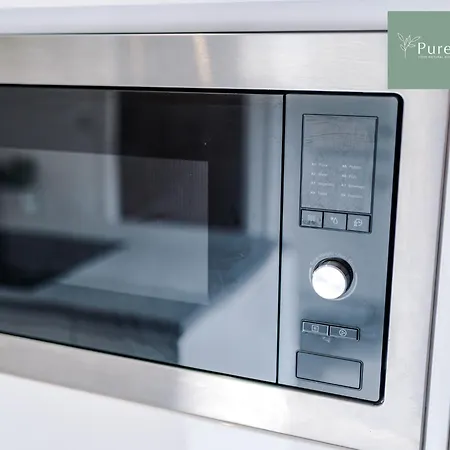 Purestay Manchester: Stylish Five-bedroom House With Free Parking