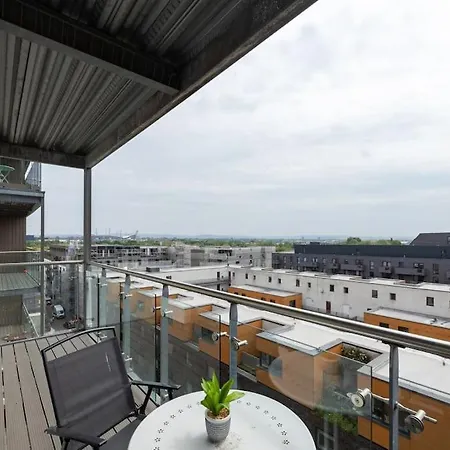 Stunning Duplex Apartment, Free Parking For 2, Wi-fi, Location, Long Term Disc *