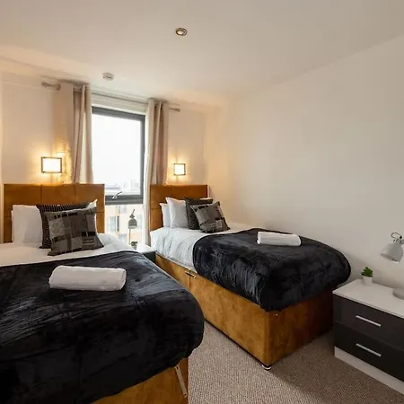 Stunning Duplex Apartment, Free Parking For 2, Wi-fi, Location, Long Term Disc Apartment Manchester