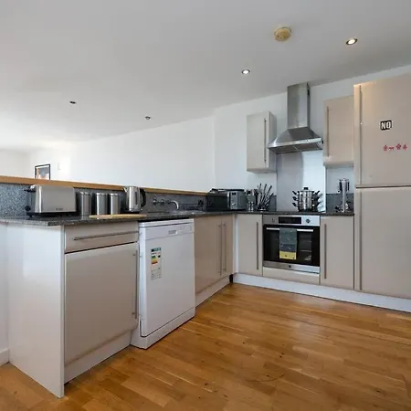 Stunning Duplex Apartment, Free Parking For 2, Wi-fi, Location, Long Term Disc Manchester
