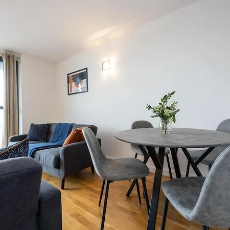 Stunning Duplex Apartment, Free Parking For 2, Wi-fi, Location, Long Term Disc Lejlighed *