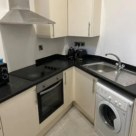 Modern 1 Bed In Salford Apartment *