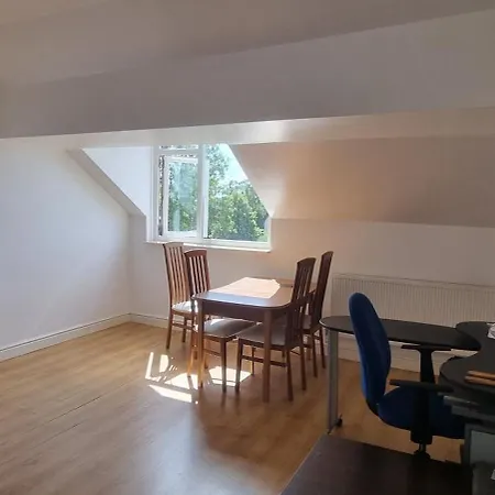 Spacious Flat In Victoria Park Apartament Manchester
