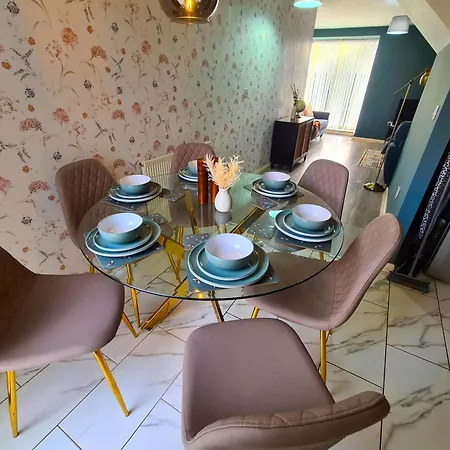 3 Bed House Etihad Stadium, Coop Live Private Parking With Optional Hot Tub Манчестер
