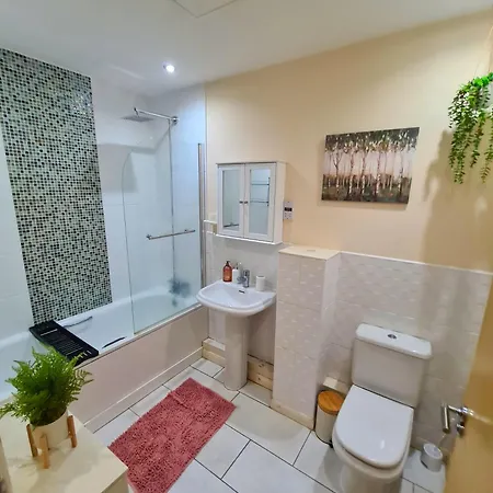 Дом отдыха 3 Bed House Etihad Stadium, Coop Live Private Parking With Optional Hot Tub Манчестер