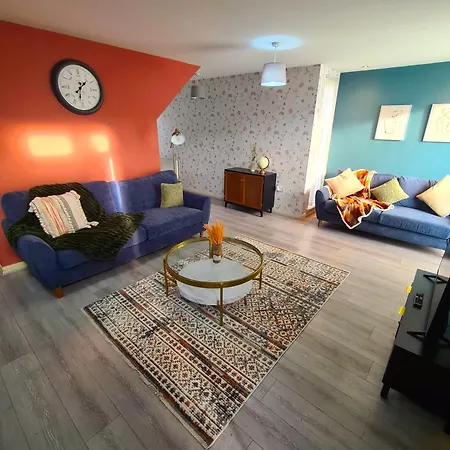 Дом отдыха 3 Bed House Etihad Stadium, Coop Live Private Parking With Optional Hot Tub Манчестер