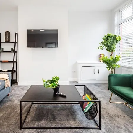 Hassle-free & Handsome Brand-new 3-bed