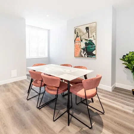 Hassle-free & Handsome Brand-new 3-bed 公寓