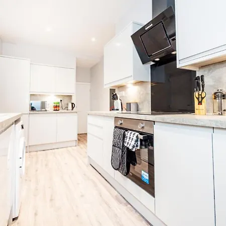 Hassle-free & Handsome Brand-new 3-bed *