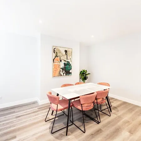 Hassle-free & Handsome Brand-new 3-bed