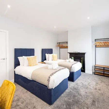 Hassle-free & Handsome Brand-new 3-bed Apartment Manchester