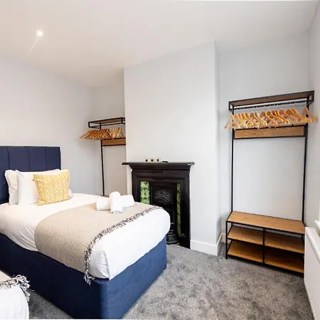 Hassle-free & Handsome Brand-new 3-bed Manchester