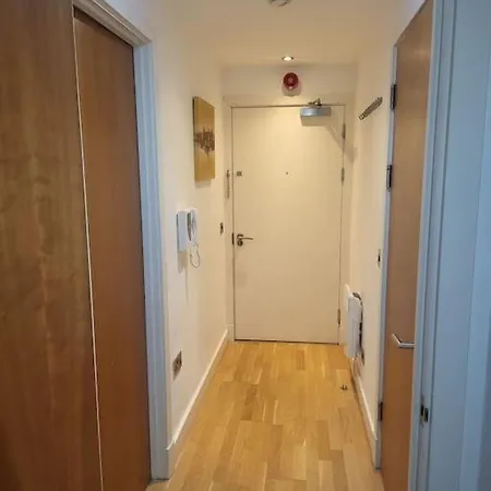 Striking 1 Bedroom Манчестер