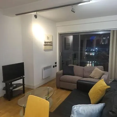 Striking 1 Bedroom *