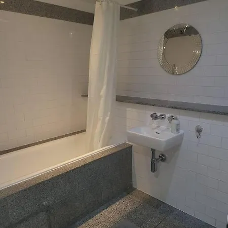 Striking 1 Bedroom Appartement