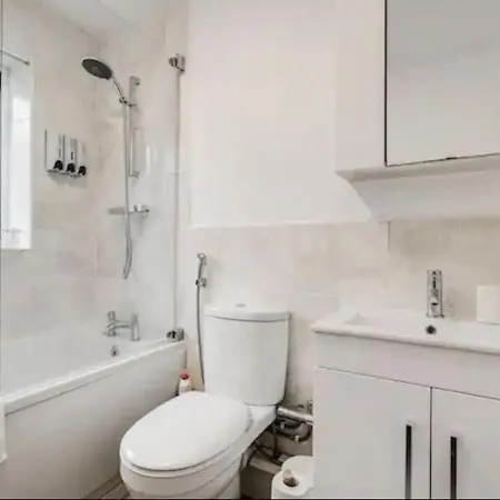 New Build House Near Trafford Centre With Drive Semesterbostad