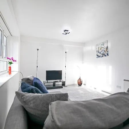 Apartament Modern 2 Bed Highclere Flat For And Contractor Groups In - Free Parking - By Nmb Serviced *