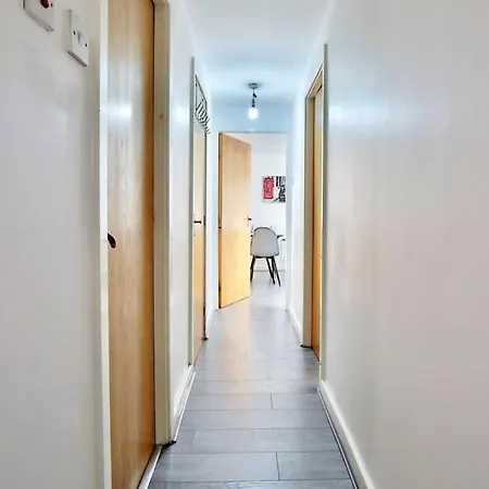 Apartament Modern 2 Bed Highclere Flat For And Contractor Groups In - Free Parking - By Nmb Serviced