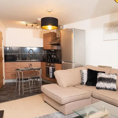 Apartment Luxury Two Bedroom Flat Opposite Coop Live N Etihad Stadium With Free Secure Parking, Netflix And Sky Tv Manchester