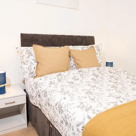 Luxury Two Bedroom Flat Opposite Coop Live N Etihad Stadium With Free Secure Parking, Netflix And Sky Tv * Manchester