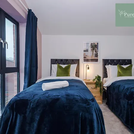 Purestay Manchester: Five-bedroom House With Free Parking Holiday home