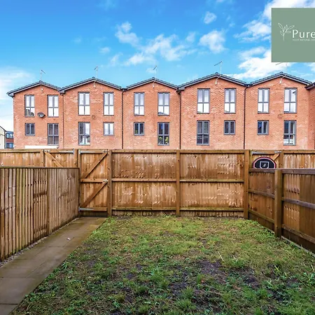 Purestay Manchester: Five-bedroom House With Free Parking Manchester