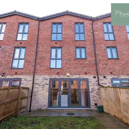 Purestay Manchester: Five-bedroom House With Free Parking Holiday home *