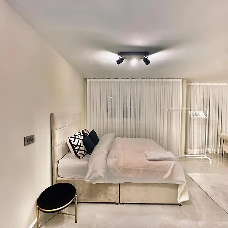 Modern Studio Flat Centre