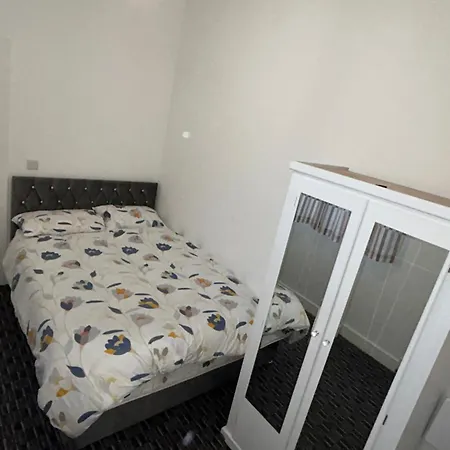 Lovely 1-bed In Salford شقة
