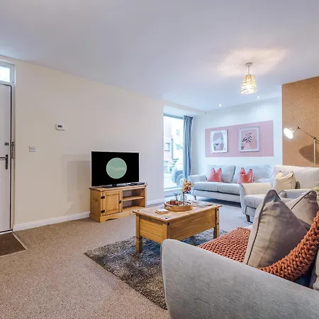Holiday home Beautiful House Near Etihad With Free Wifi & Parking- Sleeps 6 By Purestay Manchester