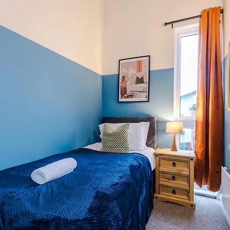 Beautiful House Near Etihad With Free Wifi & Parking- Sleeps 6 By Purestay Holiday home Manchester