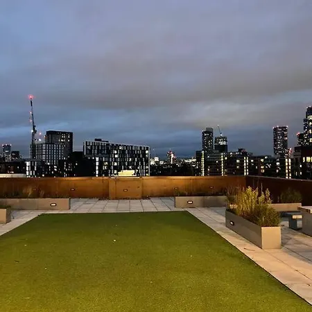 Luxury 2 Bedroom In The Heart Of