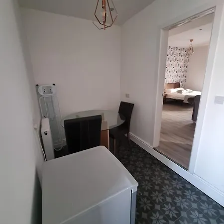 1 Bed Flat In Levenshulme Apartament *