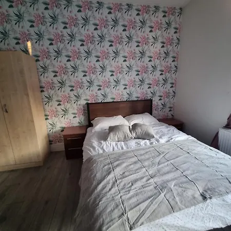 1 Bed Flat In Levenshulme * Manchester