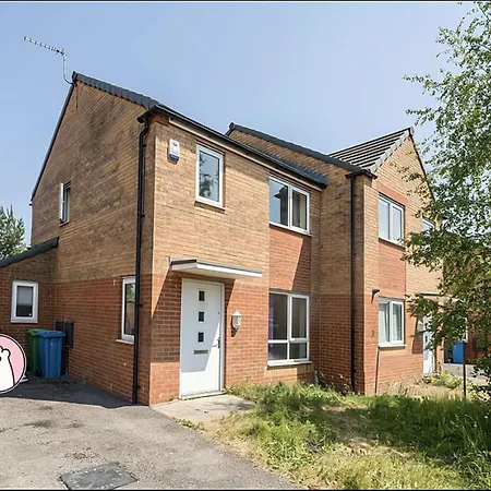 Holiday home Cozy Stylish House Near Piccadilly Station, Etihad Stadium With Parking, Garden And 900mb Wifi Manchester