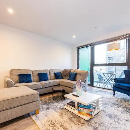 Life * מנצ'סטר