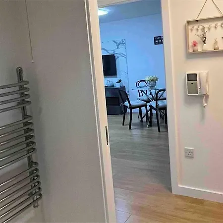 Cosy & Sweet, 1bd Spacious By Media City Apartment