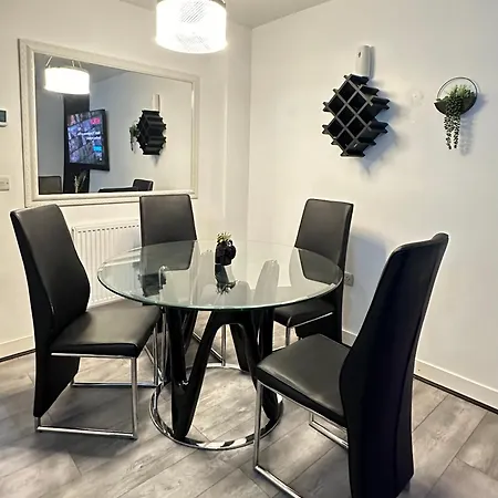 Private Modern Ensuite Near Etihad Stadium Ubytování v soukromí Manchester