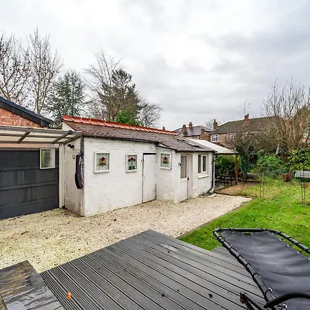 Pass The Keys Spacious 5bed House In South Holiday home *