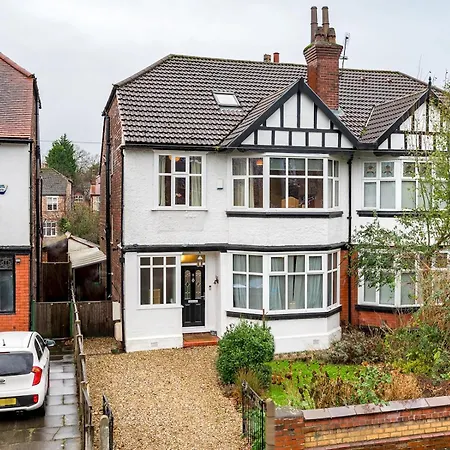 Pass The Keys Spacious 5-bedroom House In The Charming Suburb Of Fallowfield * 맨체스터