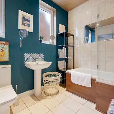 펜션 Pass The Keys Spacious 5-bedroom House In The Charming Suburb Of Fallowfield *