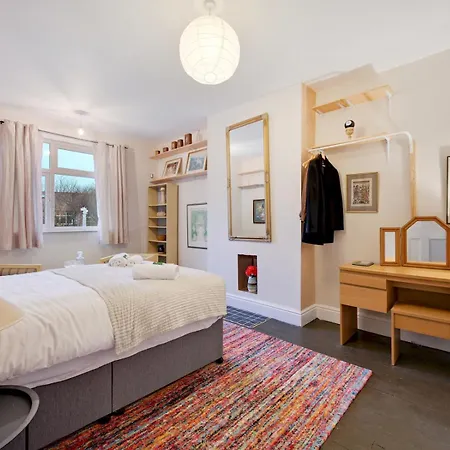 Pass The Keys Spacious 5-bedroom House In The Charming Suburb Of Fallowfield * 맨체스터