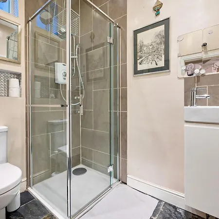 Spacious 5bed House In South - Pass The Keys בית נופש מנצ'סטר