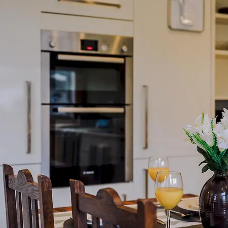 Pass The Keys Spacious 5-bedroom House In The Charming Suburb Of Fallowfield * 맨체스터