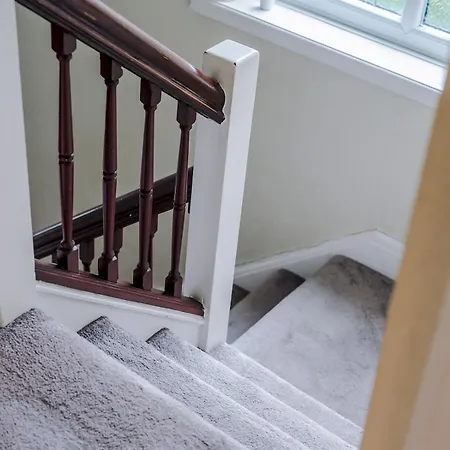 Feriehus Pass The Keys Spacious 4-bedroom House With Games In Leafy Didsbury Manchester