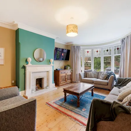 Pass The Keys Spacious 4-bedroom House With Games In Leafy Didsbury Feriehus