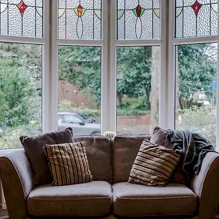 Pass The Keys Spacious 4-bedroom House With Games In Leafy Didsbury *