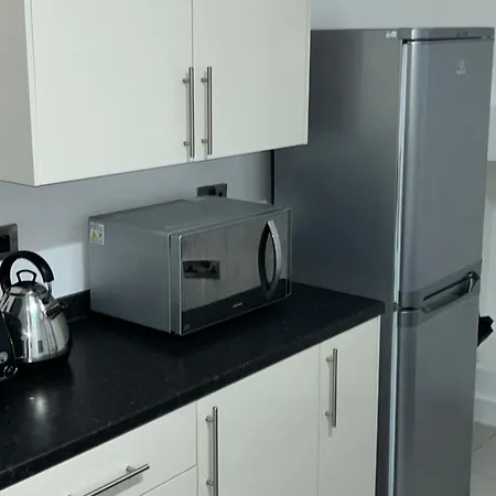 Lovely 1 Bed In Salford Apartment