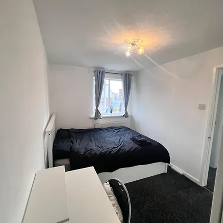 House Near Centre & Etihad, Free Parking & Garden アパート マンチェスター