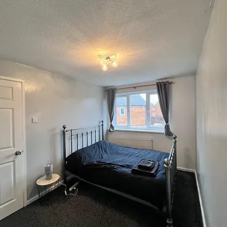 House Near Centre & Etihad, Free Parking & Garden Apartmán